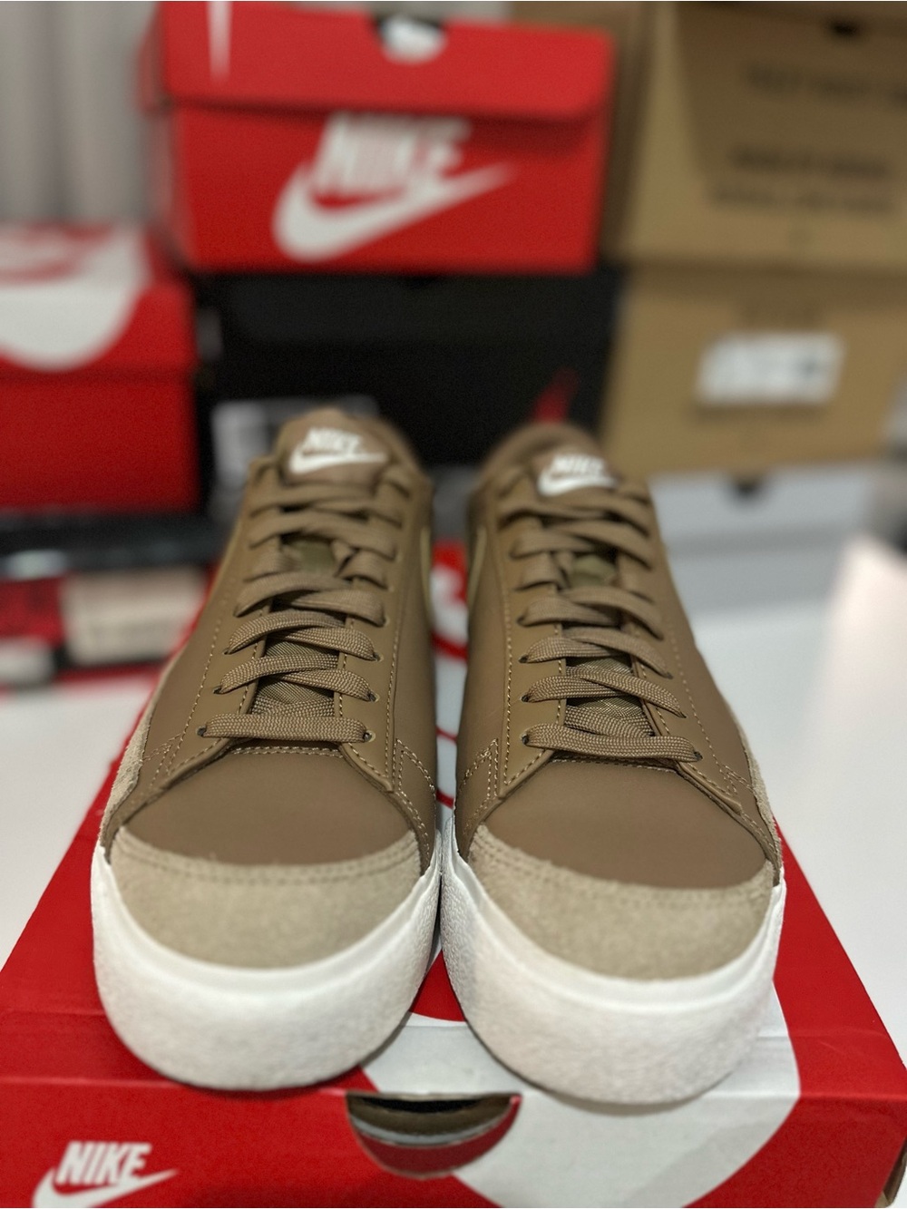Nike Blazer Low Platform
Dark Driftwood (Women's)